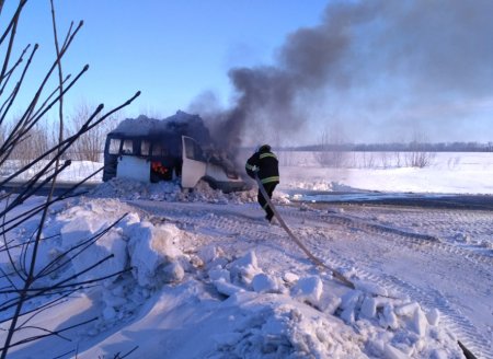 В Полтавской области загорелся автобус с людьми
