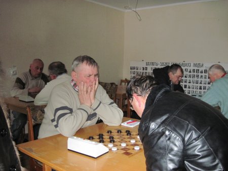 Білі проти чорних: у Кременчуці пройшов турнір з шашок
