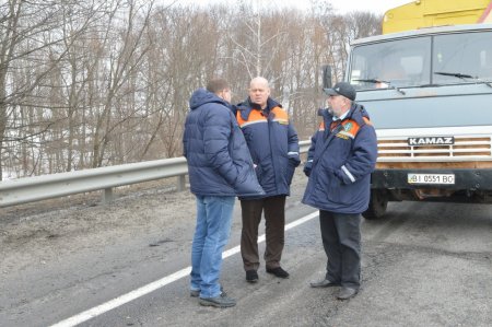 Дорожники Полтавщини, з настанням сприятливої погоди, продовжують ямковий ремонт шляхів