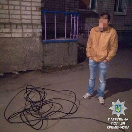 На просп. Леси Украинки мужчина, находившийся в розыске, срезал кабели