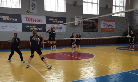 Юні волейболістки Кременчука продовжують боротьбу у чемпіонаті