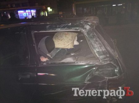 В Кременчуге на Авроре столкнулись 3 машины и маршрутка: есть пострадавшие