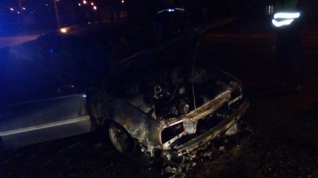 В Крюкове на дамбе загорелся автомобиль – полиция перекрывала дорогу