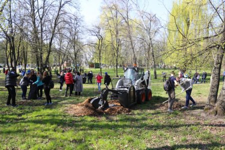Кременчугская молодежь вычистила 3 городских парка