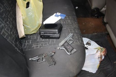 Наркотики и три «ствола» нашли патрульные у кременчужан в машине