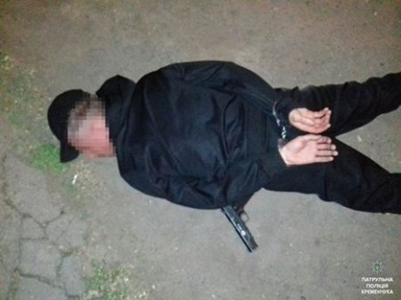 Пьяный кременчужанин угрожал пистолетом патрульным полицейским