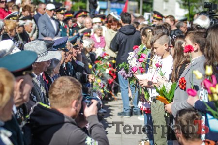 Зі сльозами на очах: у Кременчуці привітали ветеранів Другої світової та бійців АТО