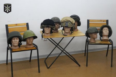 Кременчуцьким волонтерам і нацгвардійцям розповіли про нові військові шоломи