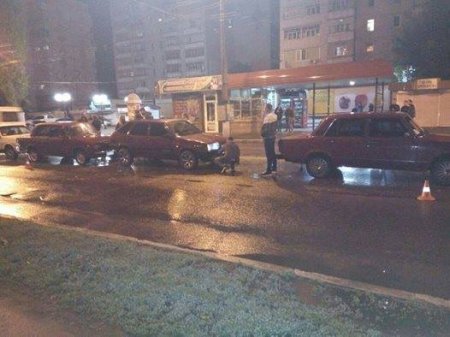 Не удержались: в Кременчуге столкнулось сразу 4 автомобиля