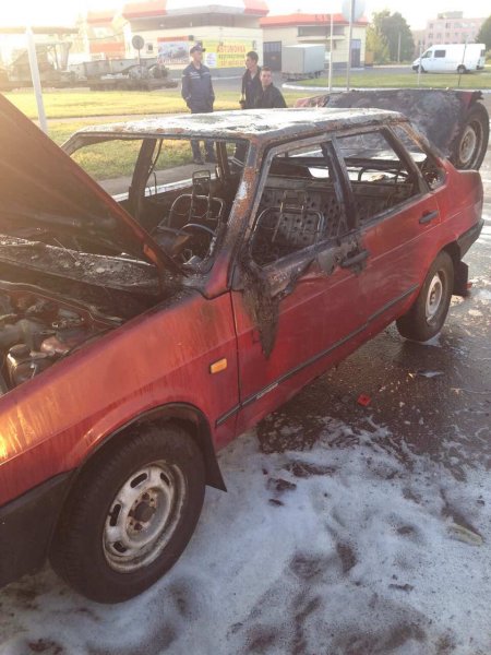 В Кременчуге после заправки на АЗС загорелась машина: у водителя ожоги