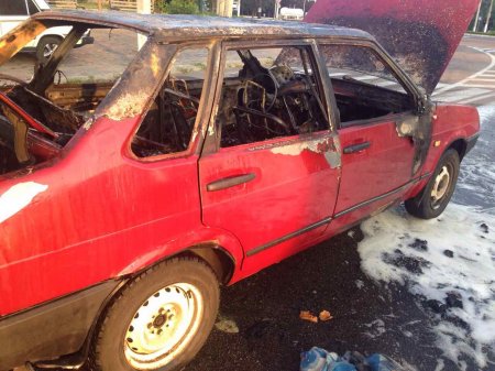 В Кременчуге после заправки на АЗС загорелась машина: у водителя ожоги