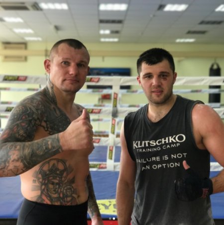 Кременчуцький боксер Сергій Радченко допомагає Андрію Руденку готуватися до бою з Олександром Повєткіним