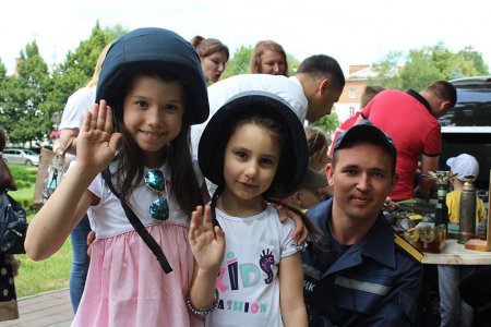У Полтаві почали «брати на роботу» дітей за морозиво та канцтовари