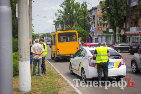 В Кременчуге столкнулись маршрутка и легковой автомобиль