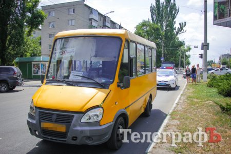 В Кременчуге столкнулись маршрутка и легковой автомобиль