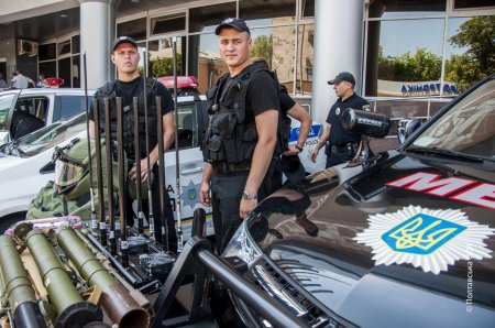 У Полтаві поліцейських привітали з професійним святом та влаштували тематичну виставку