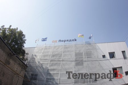 В центре Кременчуга идёт борьба за офисное здание – страдают работники