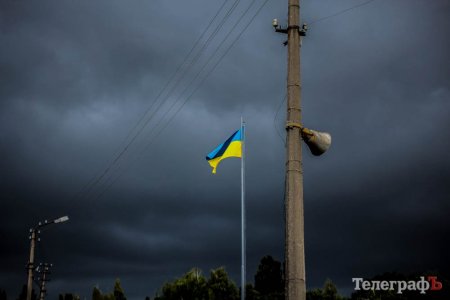 В кінці робочого дня: атмосферні відео про Державний Прапор України