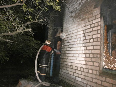 В Горишних Плавнях спасатели ликвидировали пожар в заброшенном доме