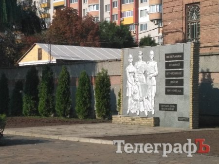 Пам'ятну стелу на площі Перемоги реконструюють