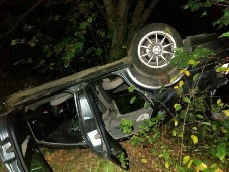18-летний полтавчанин на Audi слетел в кювет и перевернулся: трое пострадавших