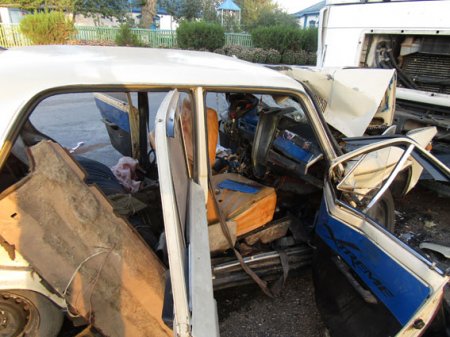 ВАЗ против фуры в лобовую на Полтавщине: 1 человек погиб и двое в больнице