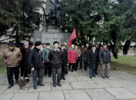 17 комуністів відзначили 100-річчя Жовтневої революції