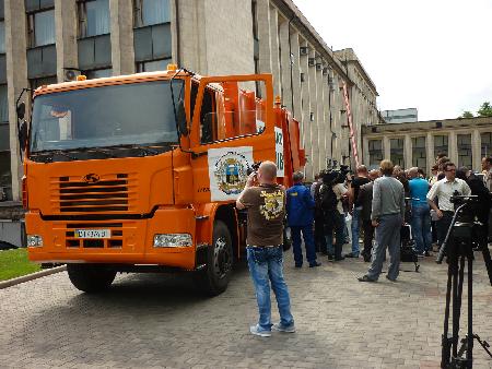Мусоровоз КрАЗ будет эксплуатироваться в Донецке Мусоровоз КрАЗ будет эксплуатироваться в Донецке