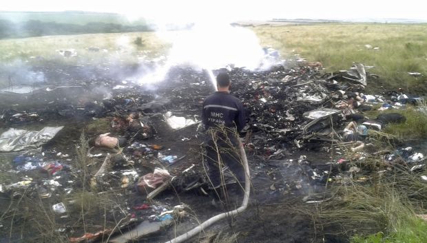 В Донецкой области сбит пассажирский самолет: 295 людей погибли В Донецкой области сбит пассажирский самолет: 295 людей погибли