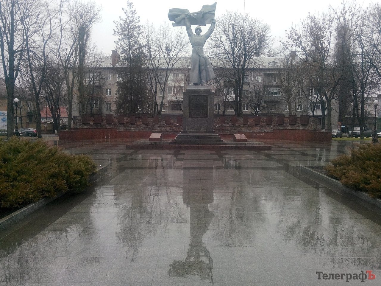 Памятники комсомольцам и Котлову в Кременчуге демонтируют, а моряков Днепровской флотилии оставят Памятники комсомольцам и Котлову в Кременчуге демонтируют, а моряков Днепровской флотилии оставят