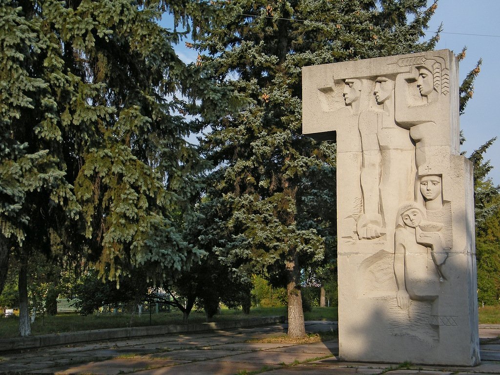 Памятники комсомольцам и Котлову в Кременчуге демонтируют, а моряков Днепровской флотилии оставят Памятники комсомольцам и Котлову в Кременчуге демонтируют, а моряков Днепровской флотилии оставят