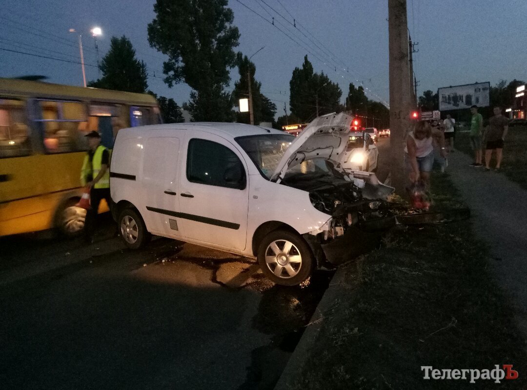 Тройное ДТП в Кременчуге: есть пострадавшие Тройное ДТП в Кременчуге: есть пострадавшие