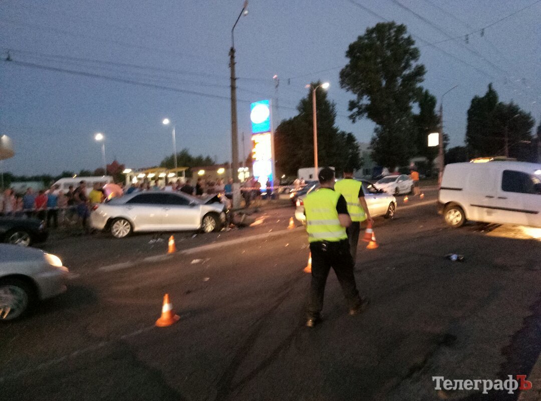 Тройное ДТП в Кременчуге: есть пострадавшие Тройное ДТП в Кременчуге: есть пострадавшие