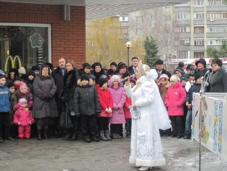 Автозаводской район открыл Новогоднюю елку