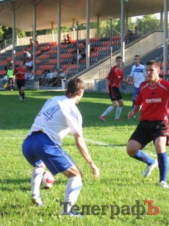 ФУТБОЛ. Чемпионат Кременчуга. «Водоканал» разгромил «Нефтяник», «Горняк» увёз три очка из Светловодска.