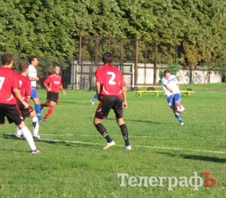 ФУТБОЛ. Чемпионат Кременчуга. «Водоканал» разгромил «Нефтяник», «Горняк» увёз три очка из Светловодска.