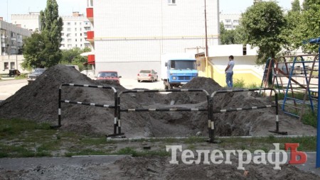 Коли буде наведений порядок біля будинку на вулиці Київській, 59