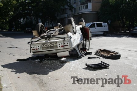 В центре Кременчуга внедорожник Toyota перевернул «Запорожец» (ФОТО)