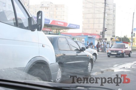 На остановке «Улица Советской Армии» столкнулись маршрутка и Daewoo (ФОТО)