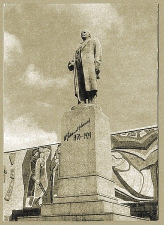 Построенный в СССР: Первый памятник Ленину установили в Кременчуге!