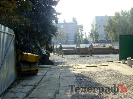 При ремонте фонтана в Кременчуге пострадало освещение сквера «Октябрьский»
