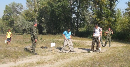 ЦИВІЛЬНИЙ ЗАХИСТ. В Крюківському районі відбулися змагання з цивільної оборони та прикладної фізичної підготовки.