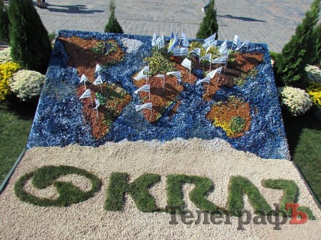 На площади Победы проходит фестиваль цветов (ФОТО)