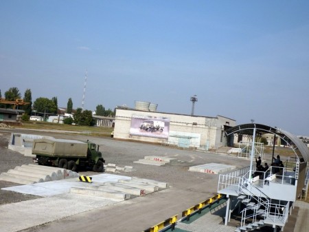 Иностранные дипломаты знакомились с «АвтоКрАЗом»