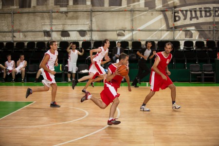 БАСКЕТБОЛ. Журналист «Телеграфа» принял участие в товарищеском матче «Команда СМИ – команда персонала СУПЕРЛИГИ»