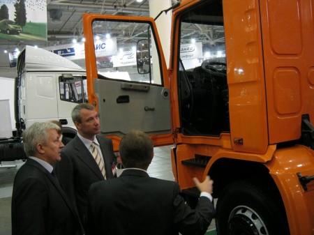 КрАЗ С18.1 - призер «TIR'2011»:  премьера нового кременчугского капотника в Украине  состоялась!
