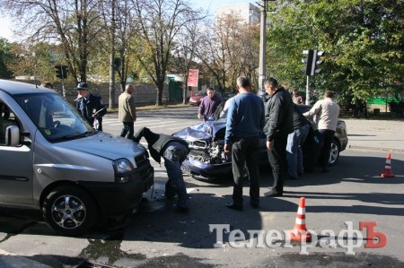 В центре Кременчуга столкнулись Audi и Fiat (ФОТО)