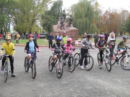 ВЕЛОСПОРТ. В парке Воинов-Интернационалистов прошла велогонка памяти Алексея Шустова.