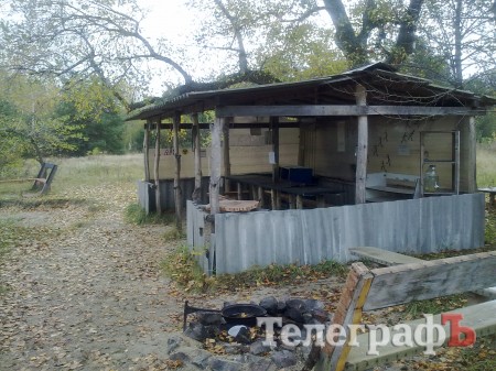 На кременчугских островах начали сносить постройки для отдыха (ФОТО)