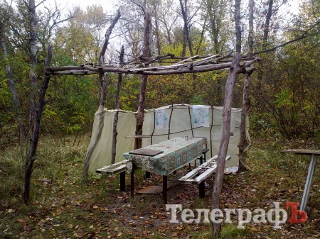 На кременчугских островах начали сносить постройки для отдыха (ФОТО)